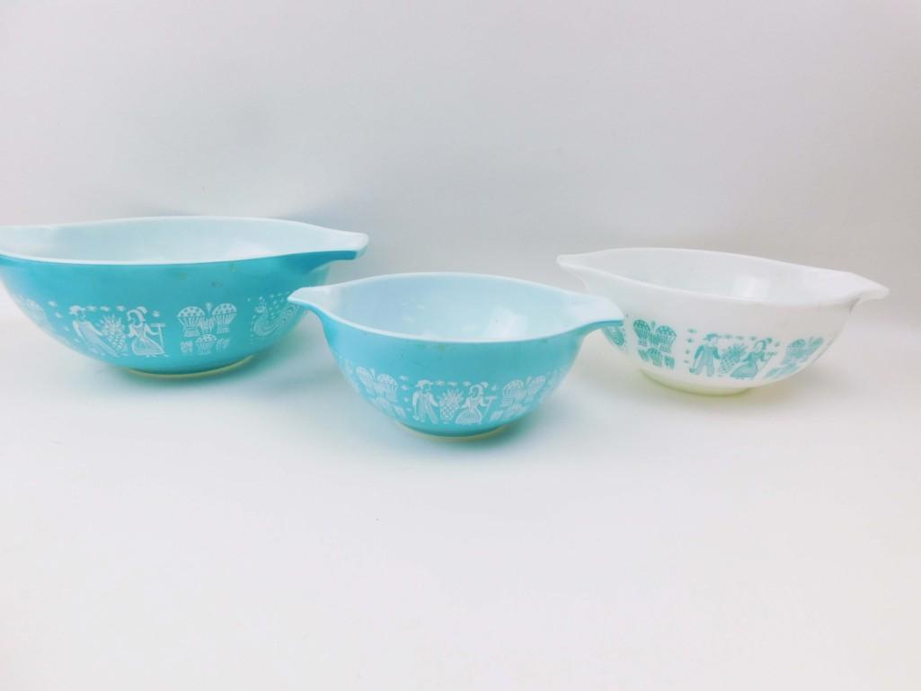 Set of 3 Pyrex Amish Butterprint Blue Cinderella (1 of 6)