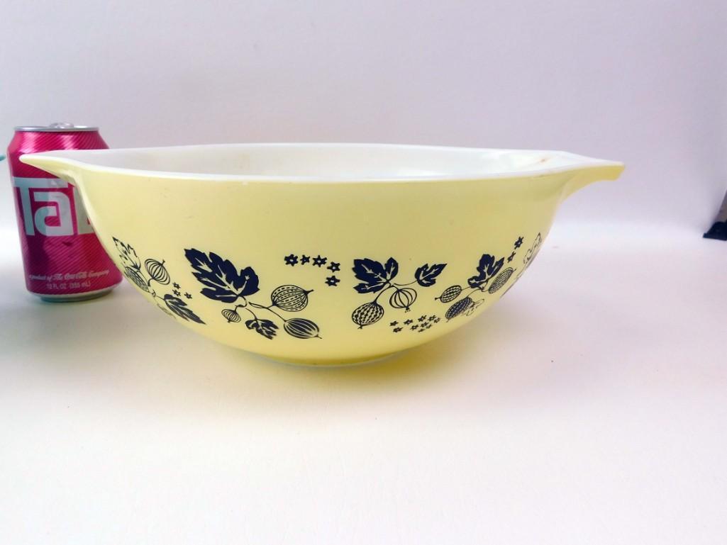 Vintage Pyrex Gooseberry Yellow Cinderella Mixing Bowl: Vintage Pyrex Gooseberry Yellow Cinderella Mixing Bowl or Batter Bowl