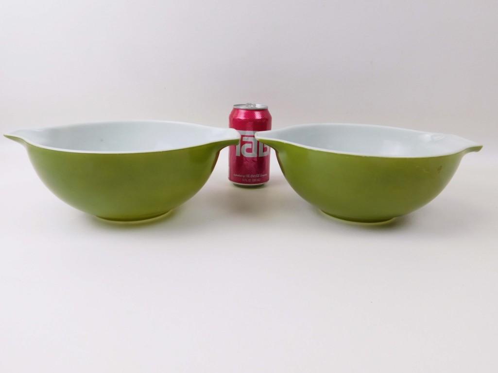 Lot of 2 Vintage Pyrex Cinderella Mixing Bowls in Green: Lot of 2 Vintage Pyrex Cinderella Mixing Bowls or Batter Bowls in Green . Each is a slightly different shade of green