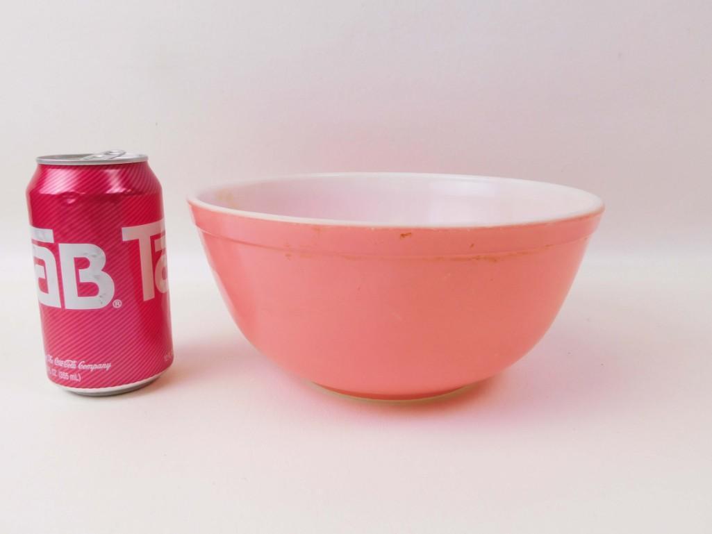 Vintage Pink Pyrex Mixing Bowl or Batter Bowl: Vintage Pink Pyrex Mixing Bowl or Batter Bowl