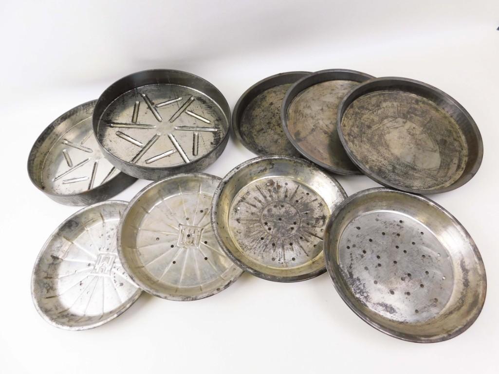 Vintage Pie Pans and Cake Pans: Lot of vintage pie pans or pie tins and cake pans