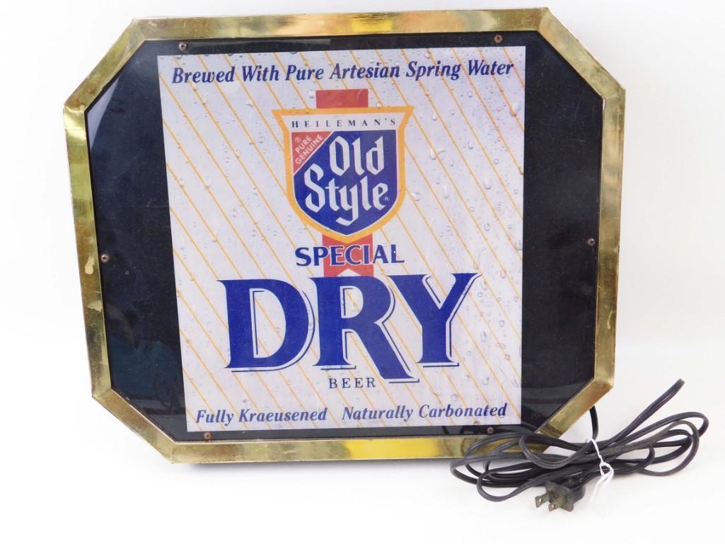 Old Style Special Dry Beer Lighted Advertising Sign: Heileman's Old Style Special Dry Beer Lighted Advertising Sign Condition: Turns on