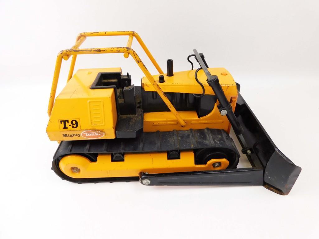 Vintage Mighty Tonka T-9 Bulldozer: Vintage Mighty Tonka T-9 Bulldozer