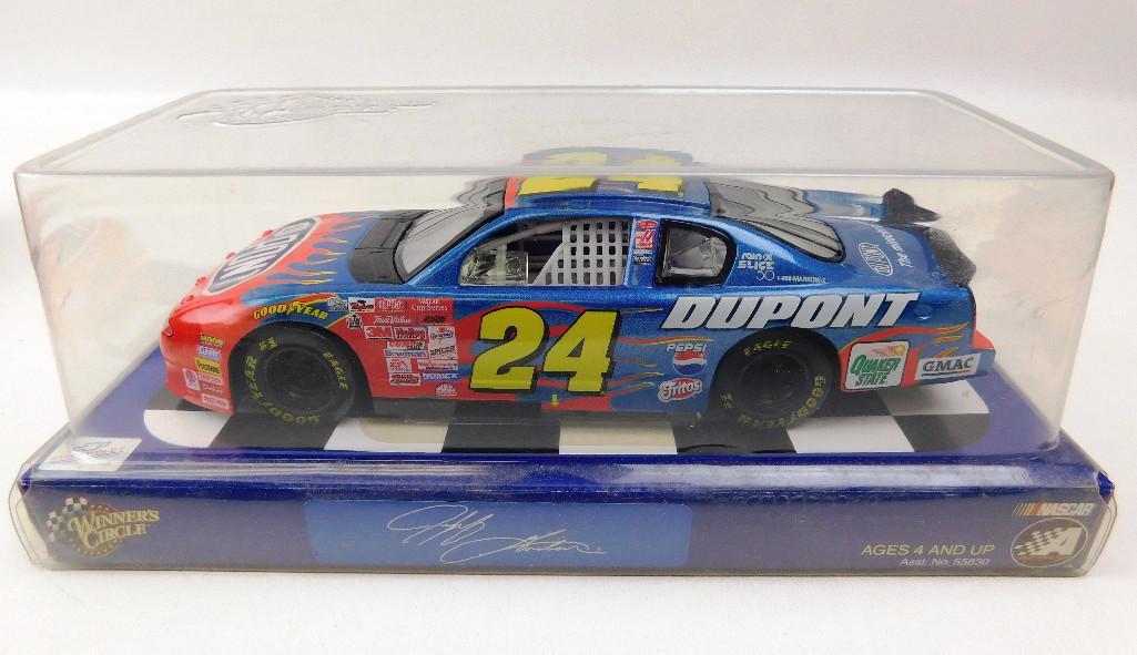 Nascar Winner's Circle Jeff Gordon Dupont 1:24 Diecast: Nascar Winner's Circle Jeff Gordon Dupont 1:24 Diecast