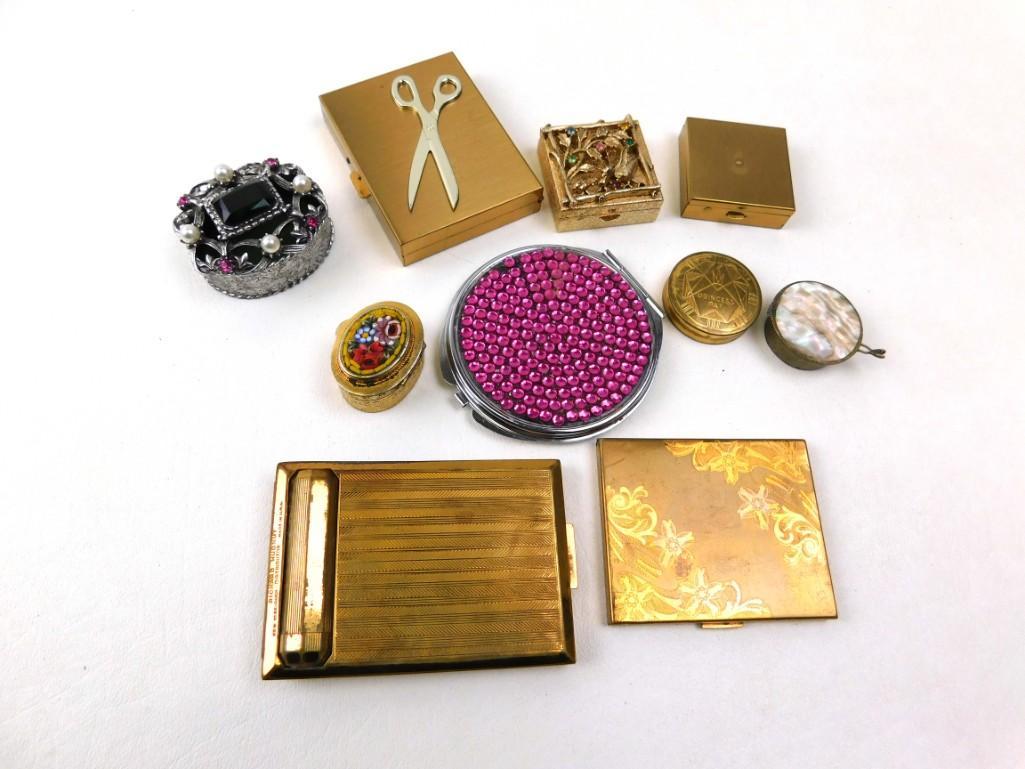 Lot of Compacts, Pill Boxes, Sewing Kit, Etc: Lot of Compacts, Pill Boxes, Sewing Kit, Etc Condition: The one on the lower right has a broken mirror