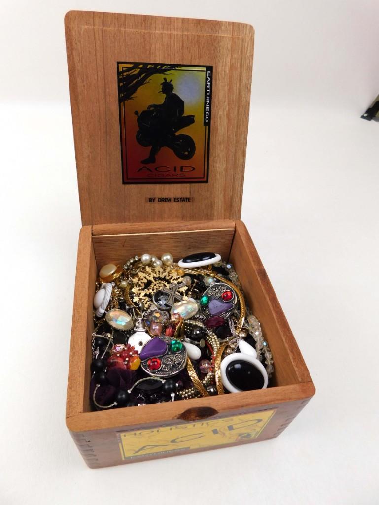 Cigar Box Filled with Costume Jewelry: Cigar Box Filled with Costume Jewelry