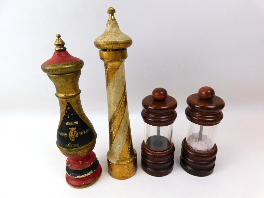 Lot of Salt and Pepper Grinders: Lot of Salt and Pepper Grinders