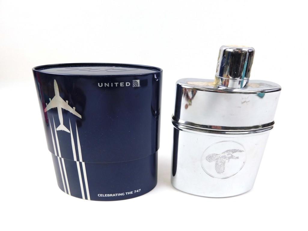 United Airlines Flask and Travel Kit: United Airlines Flask and Travel Kit
