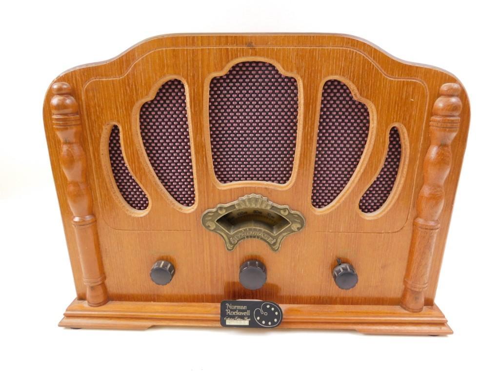 Thomas AM/FM Wooden Cabinet Radio Norman Rockwell (1 of 4)