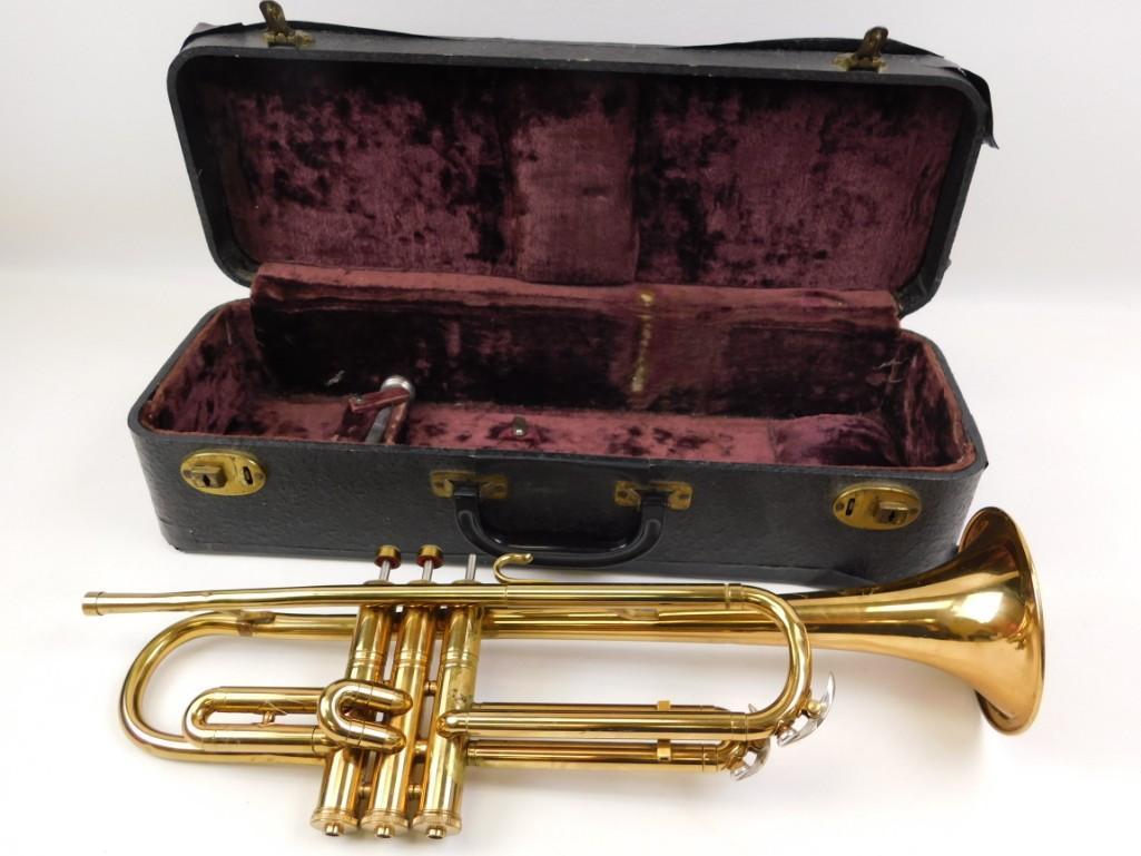 Silvertone Trumpet with Case (1 of 7)