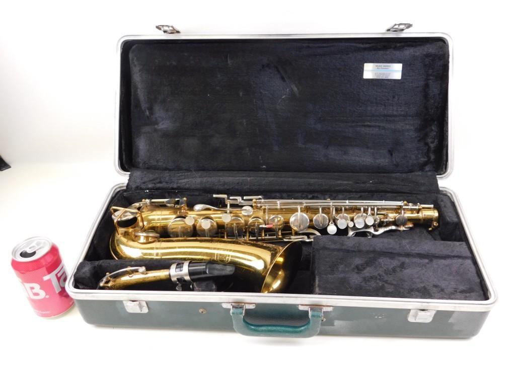 Bundy Selmer Saxophone with Case (1 of 9)