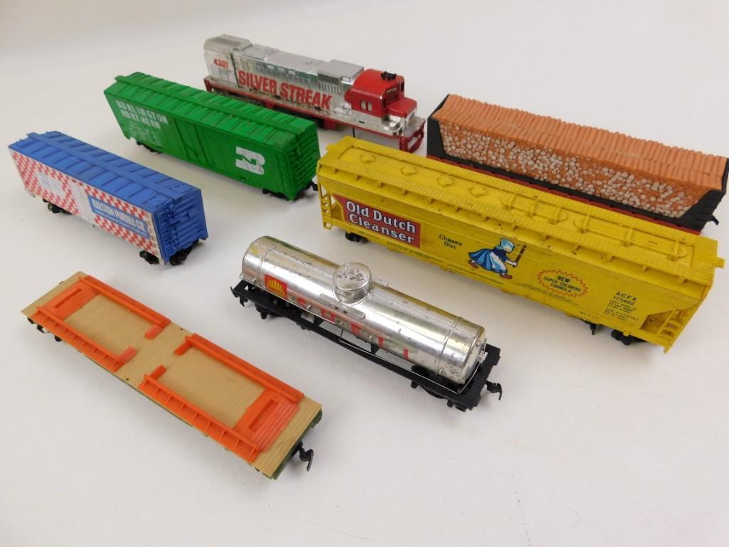 Lot of 7 H0 Scale Train Cars including Advertising (1 of 4)