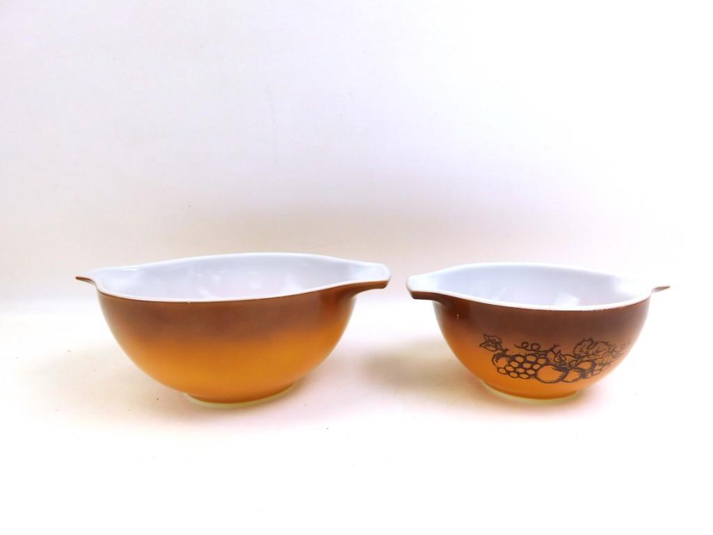 Set of 2 Pyrex Old Orchard Cinderella Nesting Bowls: Set of 2 Vintage Pyrex Old Orchard Cinderella Mixing Bowls or Batter Bowls. These were made with alternating patterns, so the smaller one has the fruit design on it and the larger one does not (