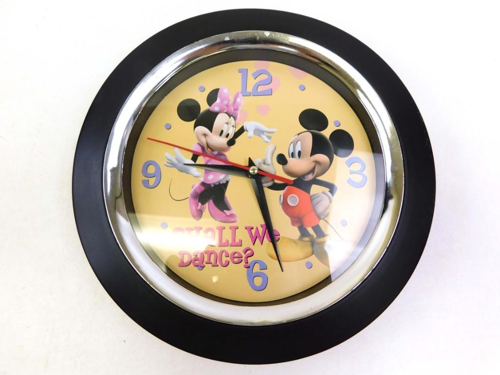 Disney Mickey and Minnie Mouse Wall Clock: Disney Mickey and Minnie Mouse Wall Clock