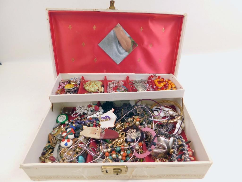 Vintage Jewelry Box Filled with Costume Jewelry and: Vintage Jewelry Box Filled with Costume Jewelry and Smalls Condition: box itself is in rough condition
