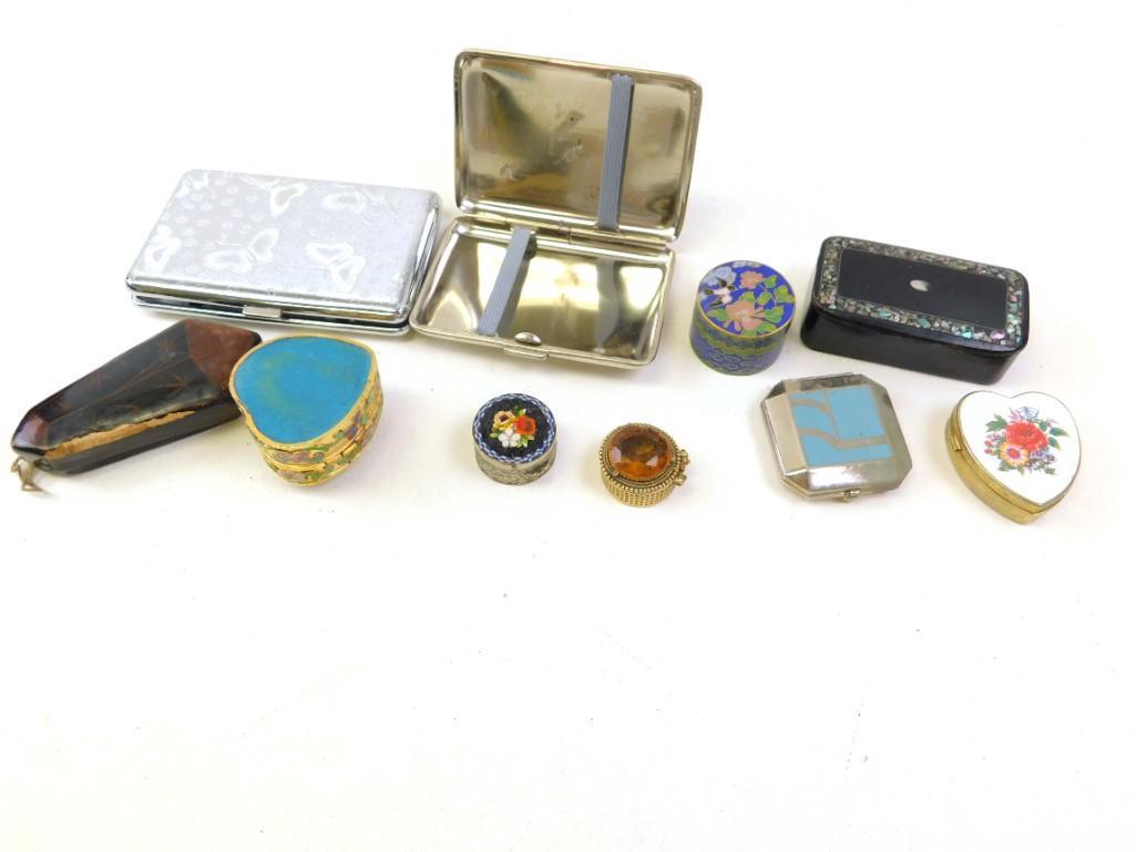 Lot of Vintage Pill Boxes and Other Small Boxes: Lot of Vintage Pill Boxes and Other Small Boxes