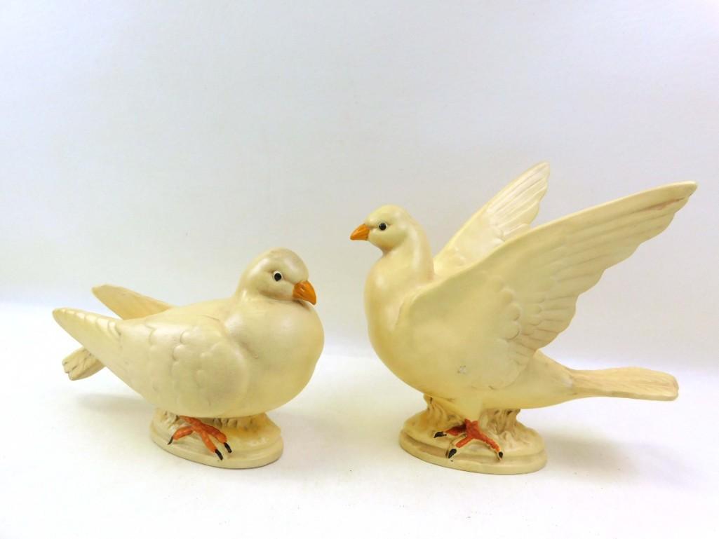 Pair of Haeger Pottery Doves or Birds: Set of 2 Haeger Pottery Doves or Birds