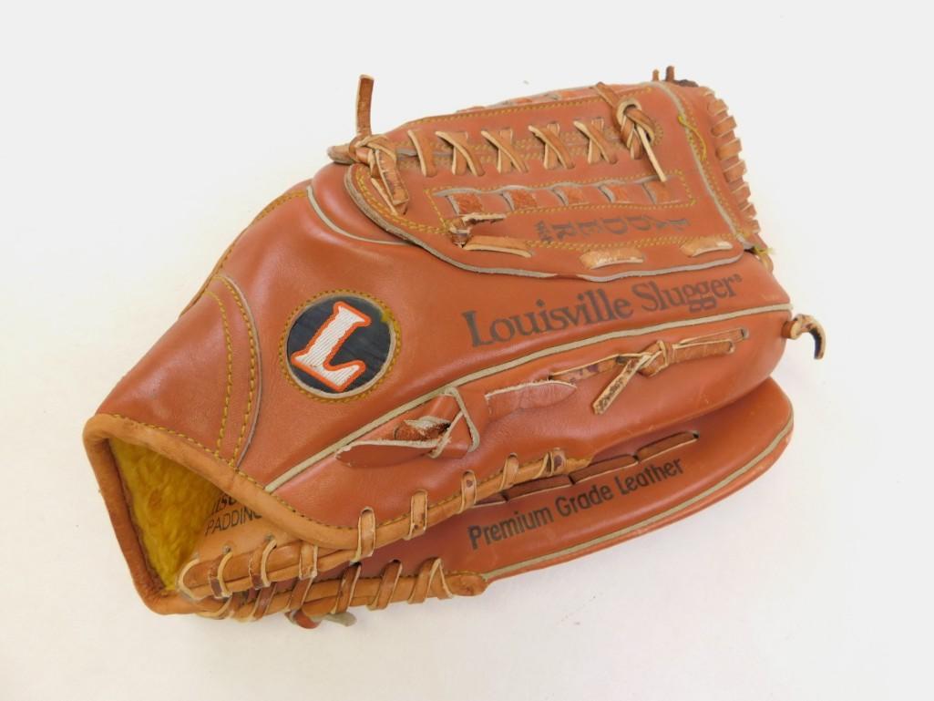 Baseball Glove / Mitt Louisville Slugger 125 Series: Baseball Glove / Mitt Louisville Slugger 125 Series Fits on your left hand, so I guess it's a right handed glove