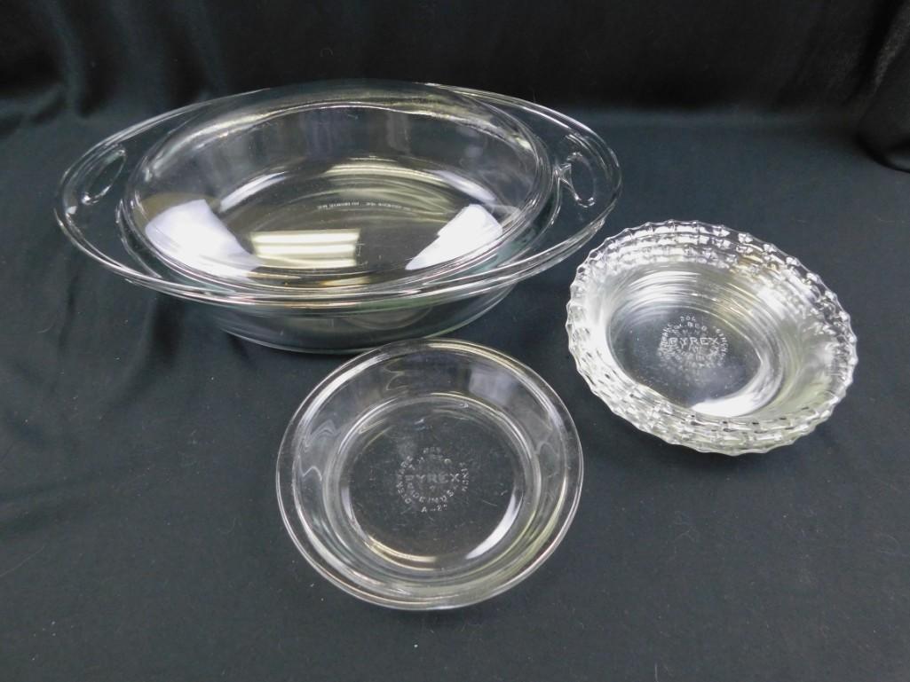 Lot of Clear Pyrex Dishes: Lot of Clear Pyrex Dishes