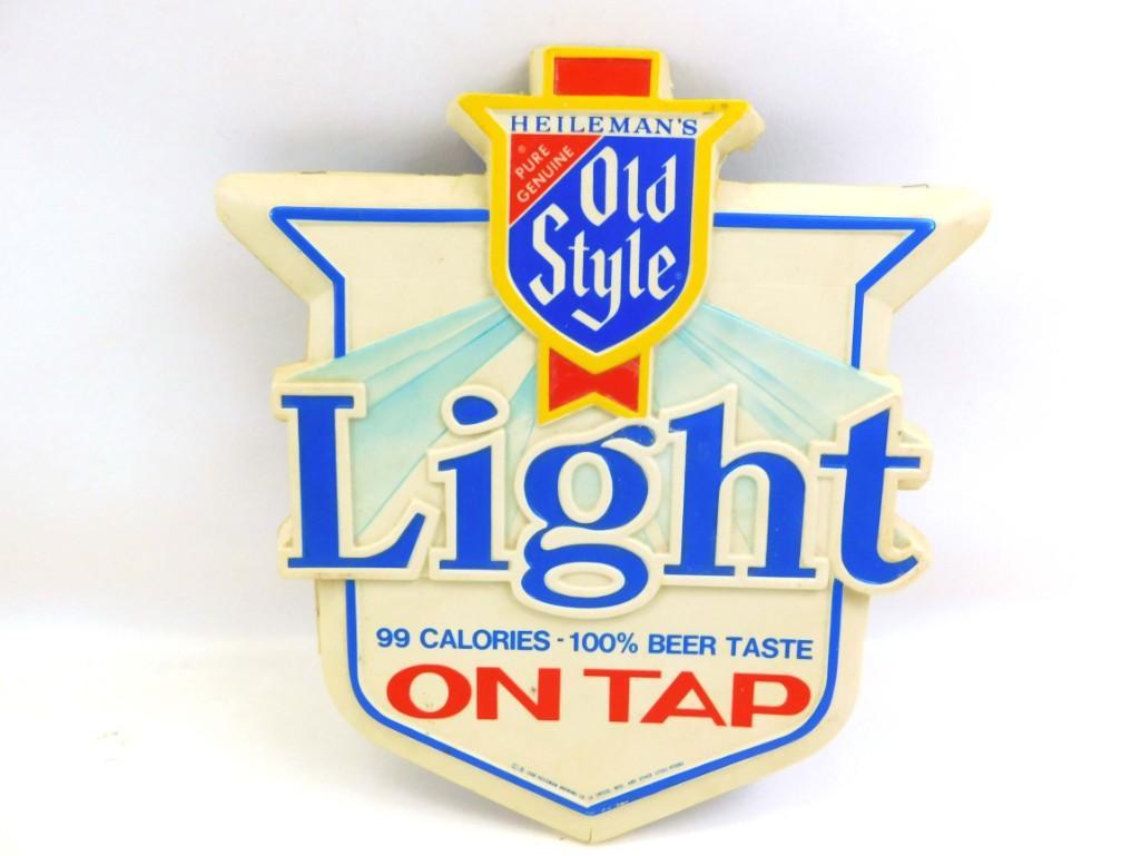 Heilemans Old Style Light Sign: Heileman"s Old Style Light Sign Condition: Has some damage to the back. Please see all of the pictures