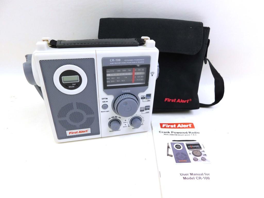 First Alert CR-100 Crank Powered Radio AM FM Short Wave: First Alert CR-100 Crank Powered Radio AM FM Short Wave 1 & 2 with Case