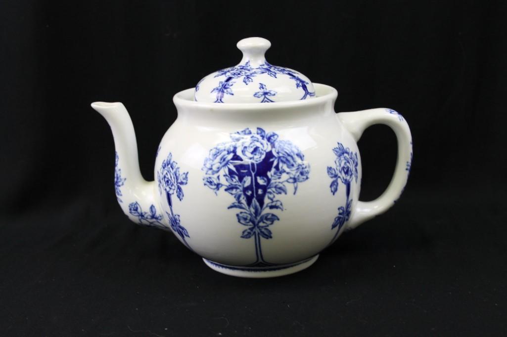Antique 1914 Buffalo Pottery Argyle China Teapot: Antique 1914 Buffalo Pottery Argyle China Teapot Condition: Tea diffuser is missing