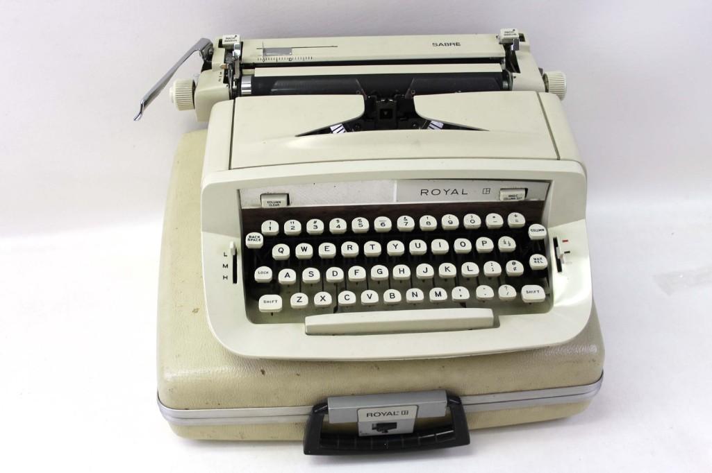 Vintage Royal Sabre Manual Typewriter in Case (1 of 5)