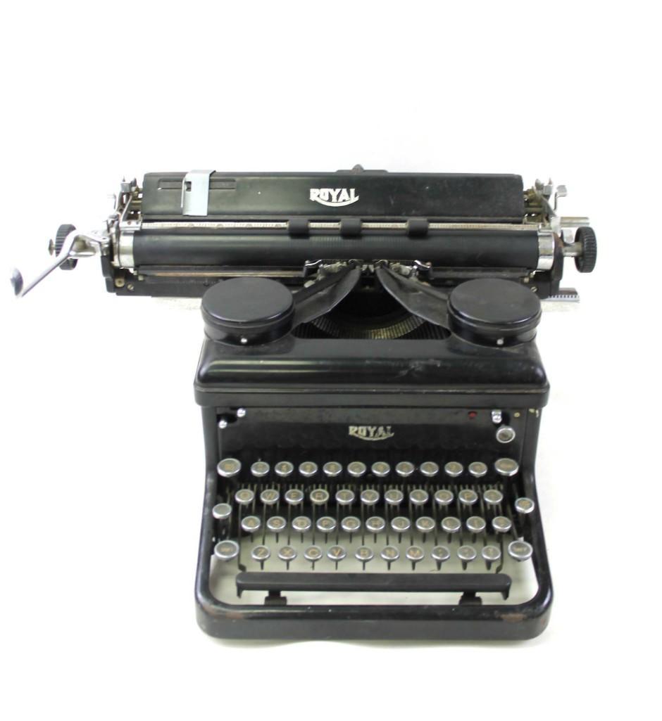 Vintage Royal Mechanical Typewriter (1 of 5)