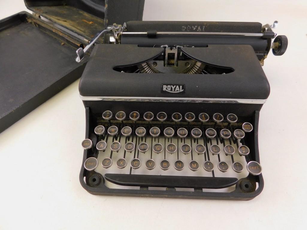 Vintage Royal Typewriter with Case (1 of 6)