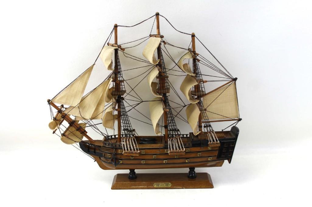 Vintage Model Clipper Ship HMS Victory (1 of 5)