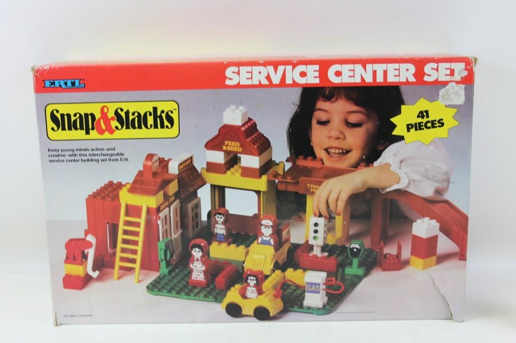 Ertl Snap & Stacks Service Center Set (1 of 6)