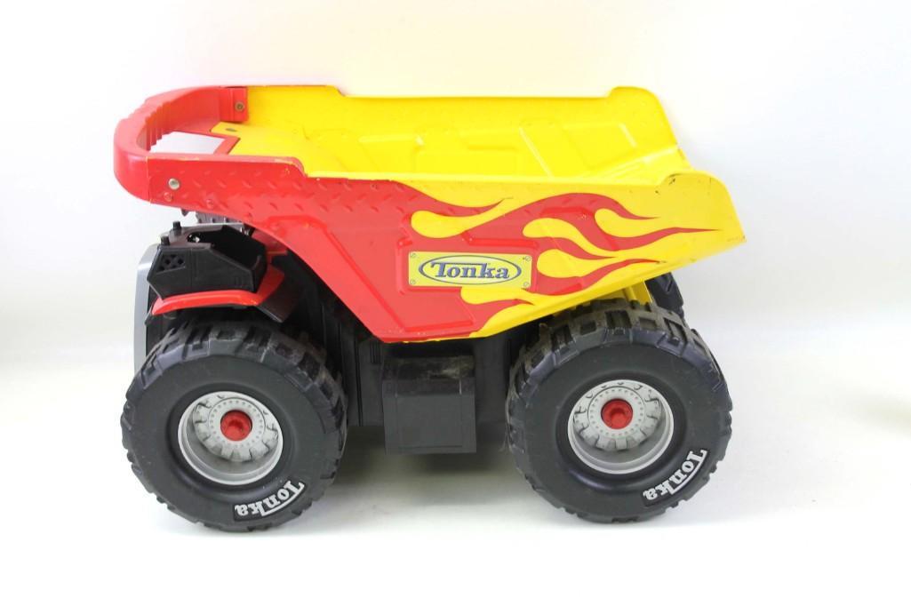 Mighty Blaze Tonka Dump Truck (1 of 4)