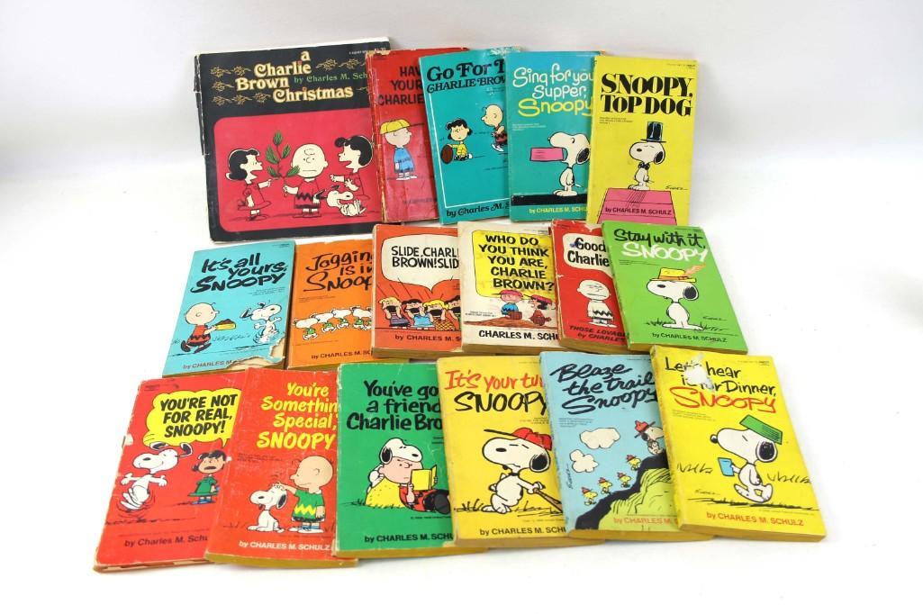 Lot of Peanuts Charlie Brown and Snoopy Books (1 of 2)