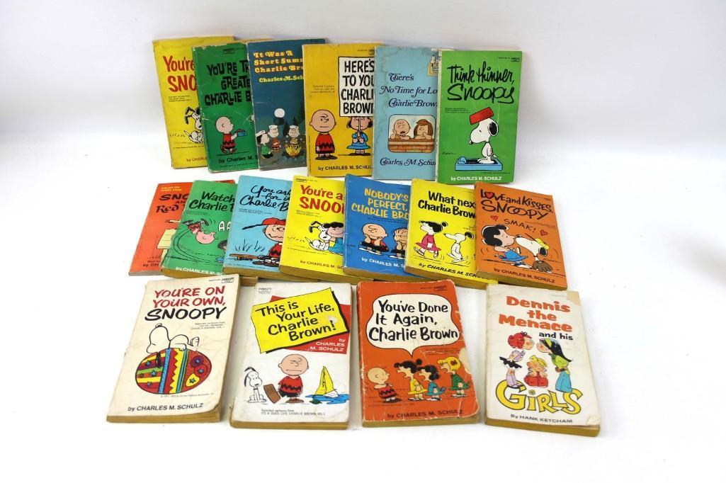 Lot of Peanuts Charlie Brown and Snoopy Books (1 of 2)
