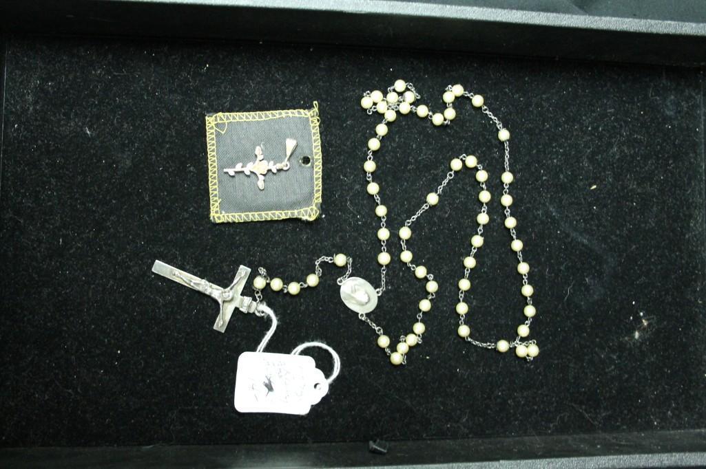 Vintage Religious Items incl Rosary and a Pendant (1 of 5)
