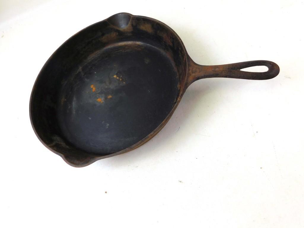 Griswold Cast Iron Frying Pan or Skillet No 9 (1 of 3)