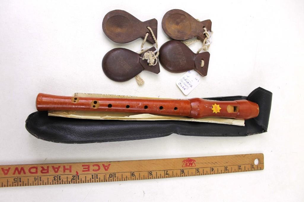 2 Pr Vintage Castanets and a Venus Wooden Recorder: 2 Pr Vintage Castanets and a Venus Wood Recorder