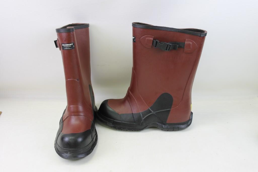 Salisbury by Honeywell Insulated Boots with Certificate: Salisbury by Honeywell Insulated Boots with Certificate In compliance with ASTM F1116 standard The back of the boots both have a '12' on them, so they are probably size 12 which looks about right.