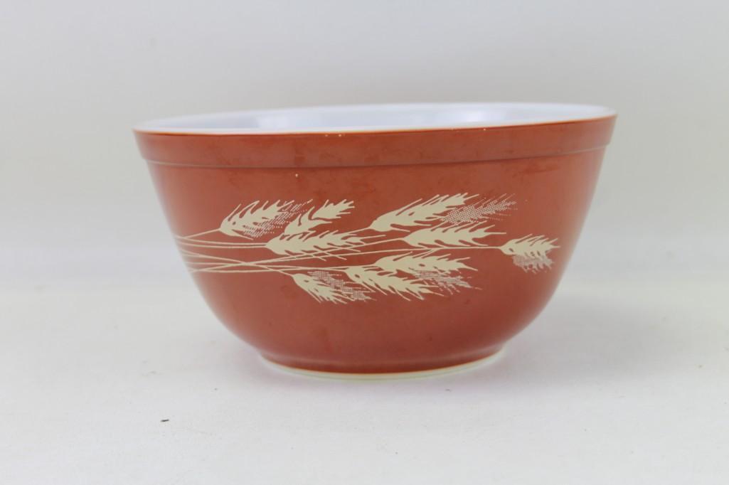 Brown Pyrex Autumn Harvest Bowl: Brown Pyrex Autumn Harvest Bowl Roughly 7" in diamater