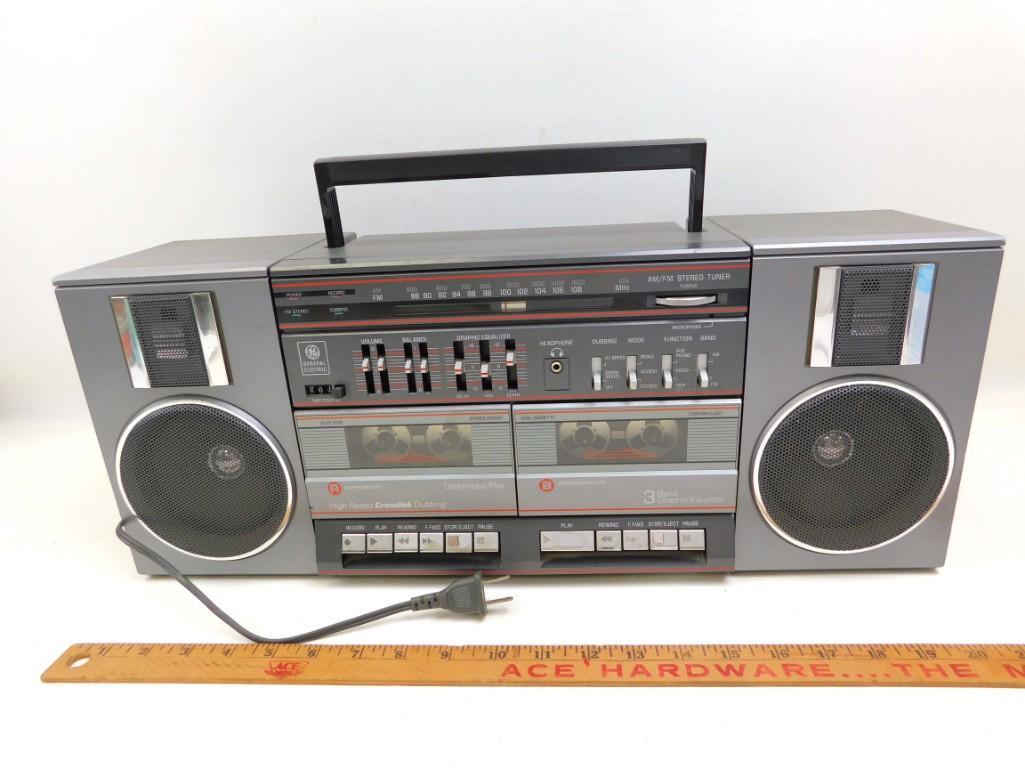 Vintage GE Boombox Radio with Detachable Speakers: Vintage GE Boombox Radio with Detachable Speakers Seems to work. Take this outside, put Rockit on really loud and start your breakdancing routine.