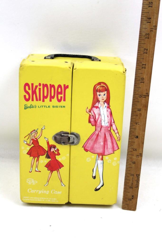 Vintage Skipper Doll Case: Vintage Skipper Doll Case Condition: Appears to be complete. Includes the original cardboard drawers. Has some places where the plastic has split along the seams. Please see al
