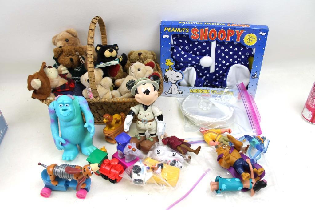 Lot of Small Toys incl a Mini Furskin Bear , Snoopy: Lot of Small Toys and Plush incl a Mini Furskin Bear , Snoopy Wardrobe , Disney , Etc