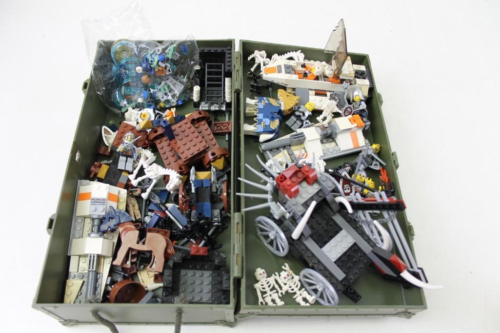 Lot of Legos incl Mini Figs: Lot of Legos incl Mini Figs