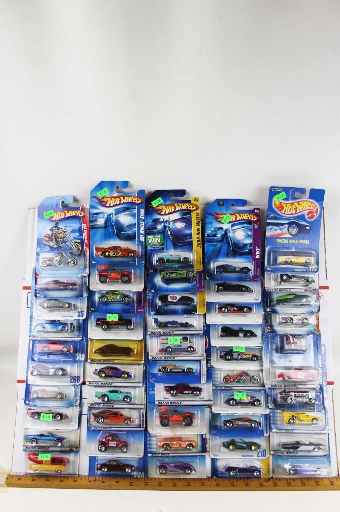 Lot of Approx 50 Hot Wheels Cars and Vehicles New in (1 of 3)