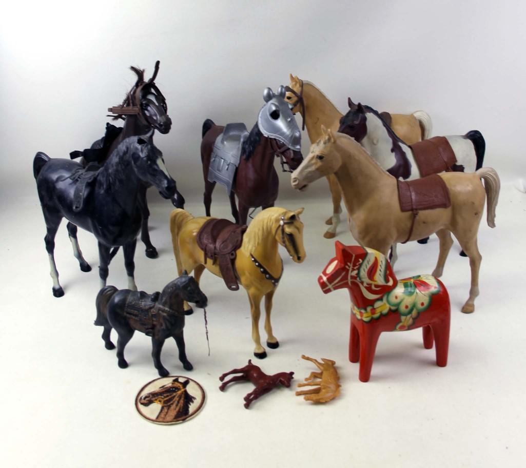 Lot of Toy Model Horses: Lot of Toy Model Horses Condition: 1 split stomach, 1 missing ear, DIRTY!