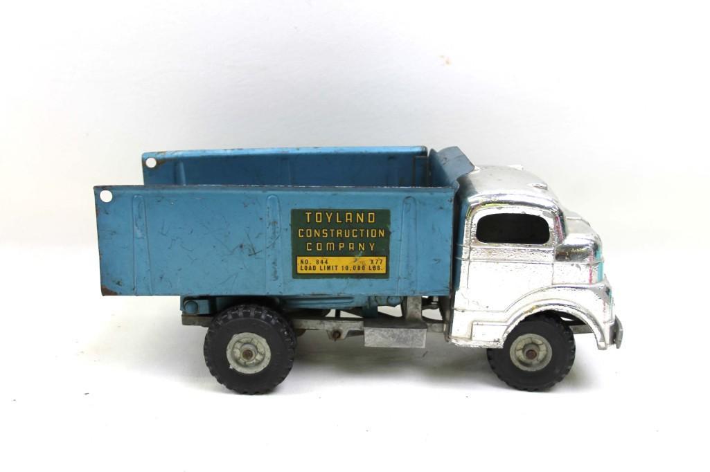 Structo Toyland Dump Truck (1 of 7)