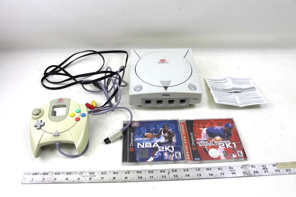 Sega Dreamcast with NBA 2K1 and World Series Baseball: Sega Dreamcast with NBA 2K1 and World Series Baseball 2K1