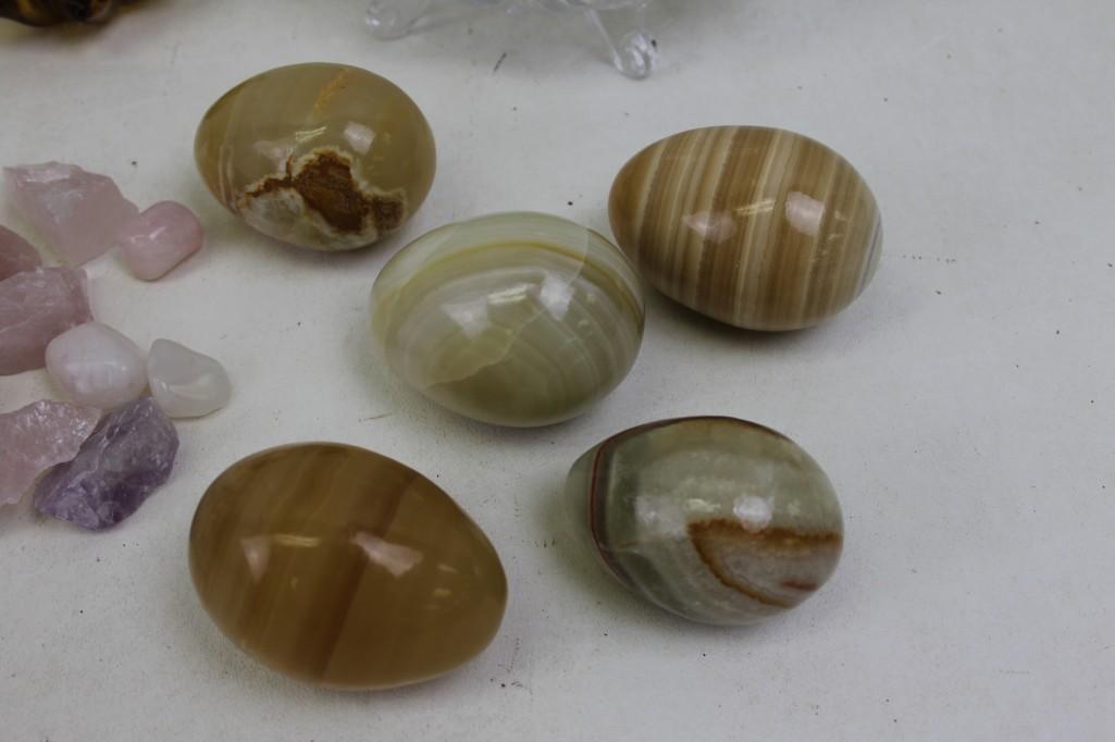 Polished and unpolished stones, crystal dish, glass (1 of 6)