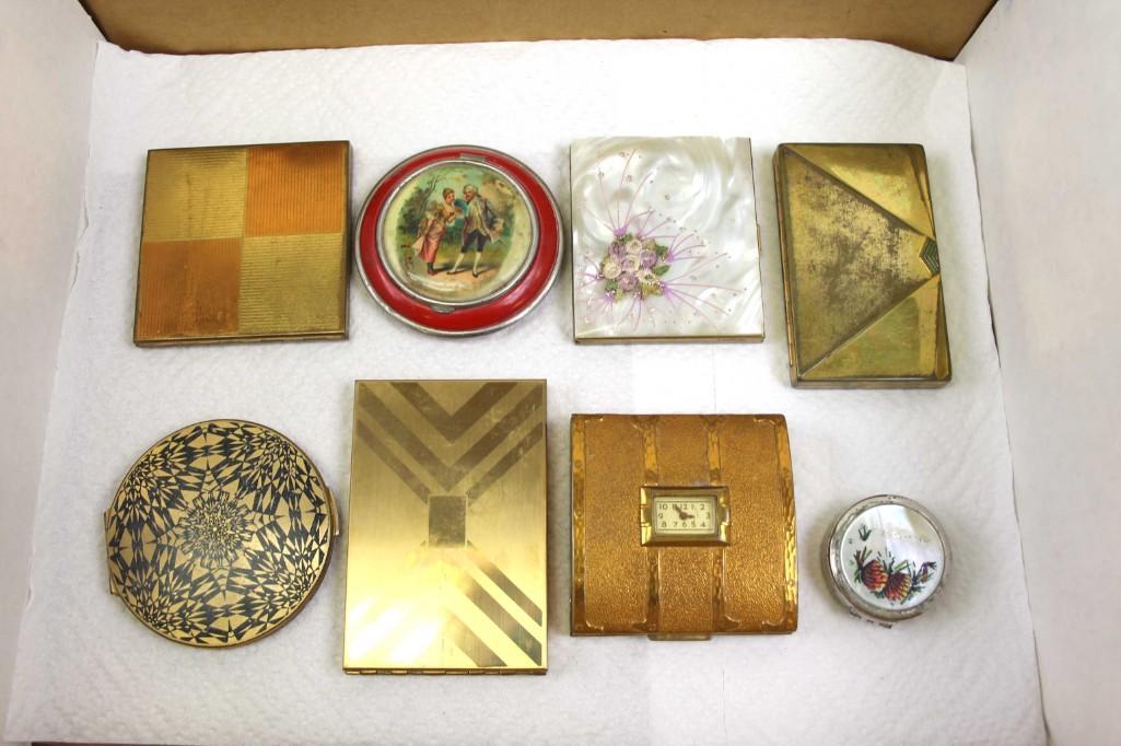 Lot of Vintage Compacts: Lot of Vintage Compacts Condition: one has a broken mirror , Please see all pictures
