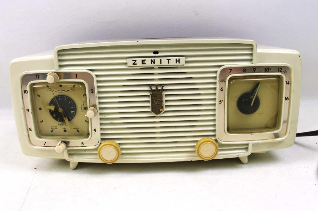 Vintage 1950s Zenith Clock Radio Model L520W: Vintage 1950s Zenith Clock Radio Model L520W Condition: Clock seems to work but we could not get the radio to work. Also the cord has tape